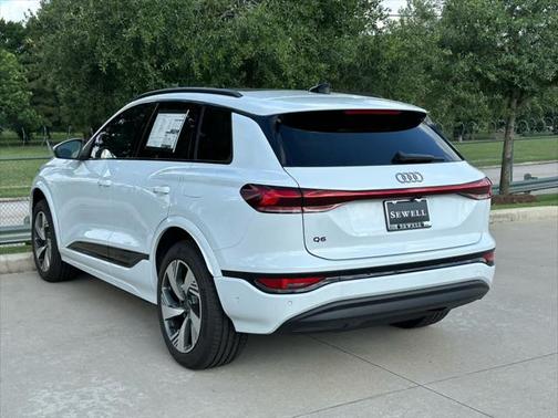 2025 Audi Q6 e-tron Premium Plus quattro