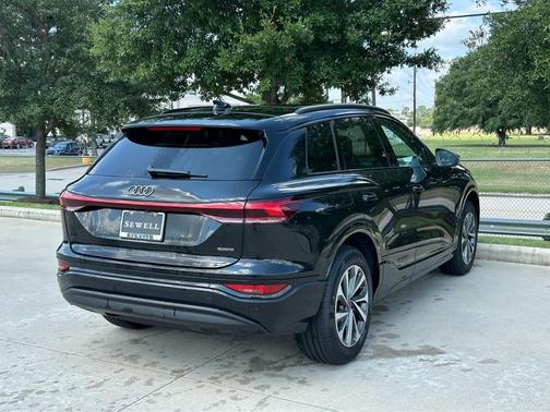 2025 Audi Q6 e-tron Premium Plus quattro