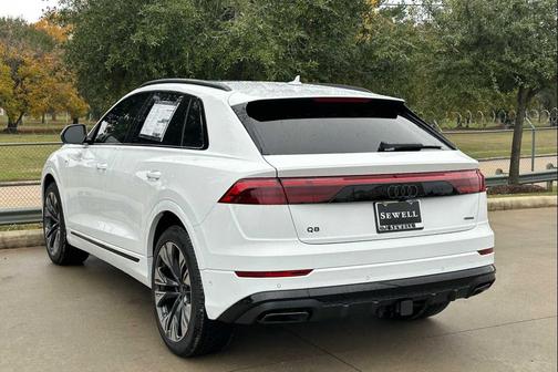 Glacier White Metallic 2026 Audi Q8 55 Premium Plus