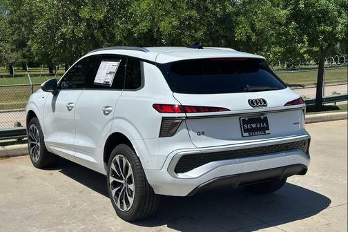 Glacier White Metallic 2026 Audi Q3 TFSI quattro S tronic