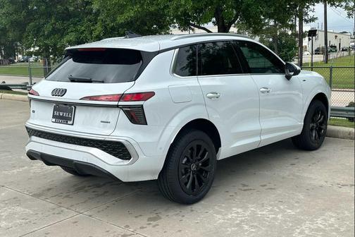 Glacier White Metallic 2026 Audi Q3 TFSI quattro S tronic