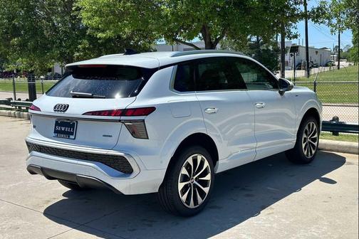 Glacier White Metallic 2026 Audi Q3 TFSI quattro S tronic