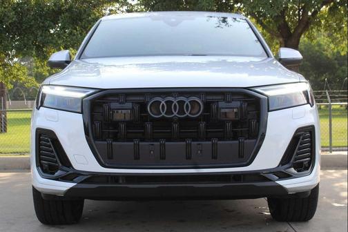 Glacier White Metallic 2026 Audi Q7 45 Premium