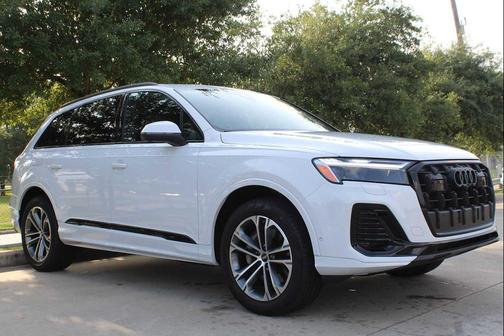 Glacier White Metallic 2026 Audi Q7 45 Premium