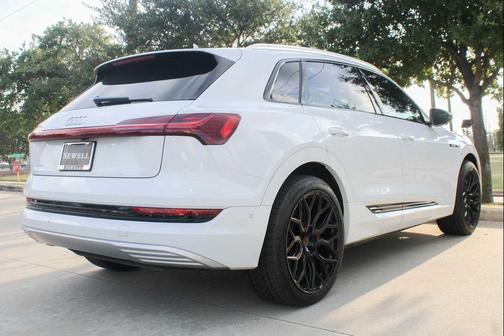 2019 Audi e-tron Premium Plus