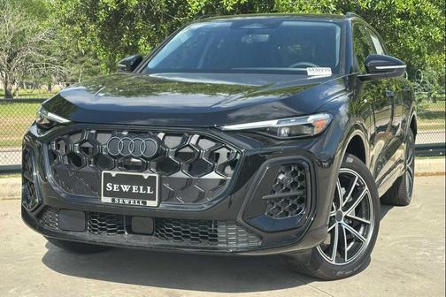 Mythos Black Metallic 2026 Audi Q5 2.0T Progressiv