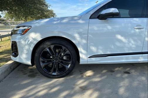 Glacier White Metallic 2026 Audi Q7 55 Premium Plus