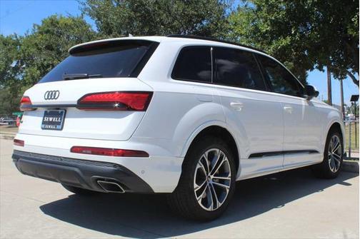 2025 Audi Q7 45 Premium Plus