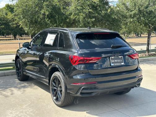 2025 Audi Q3 Premium 45 TFSI S line quattro Tiptronic