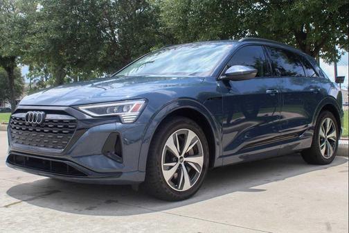 Plasma Blue Metallic 2024 Audi Q8 e-tron Premium