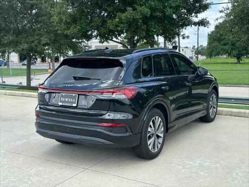 2025 Audi Q4 e-tron Premium 45 RWD
