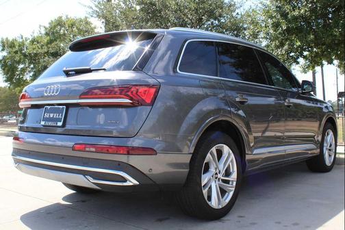 2024 Audi Q7 45 Premium Plus