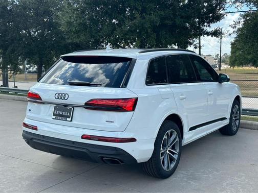 2026 Audi Q7 45 Premium