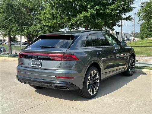 2025 Audi Q8 55 Premium Plus