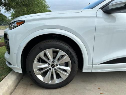 2025 Audi Q6 e-tron Premium Plus