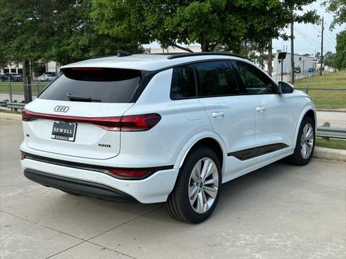 2025 Audi Q6 e-tron Premium Plus
