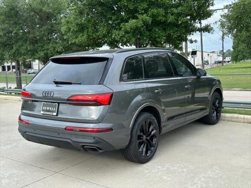 2025 Audi Q7 55 Premium Plus