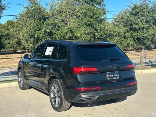 2026 Audi Q7 45 Premium
