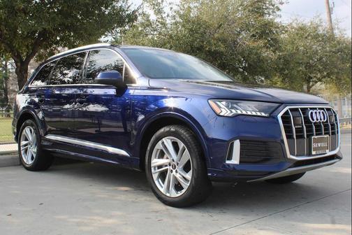 2023 Audi Q7 45 Premium Plus