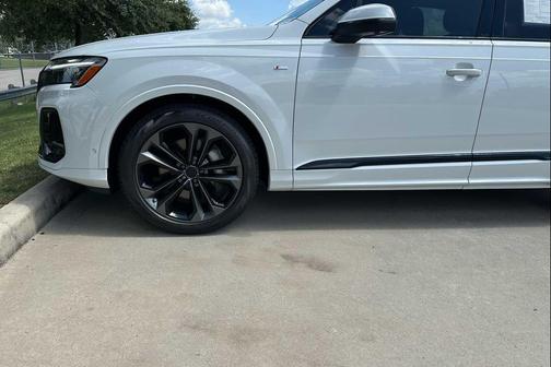 WHITE 2026 Audi Q7 55 Premium Plus