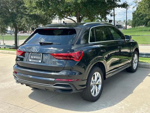 2025 Audi Q3 Premium 45 TFSI S line quattro Tiptronic