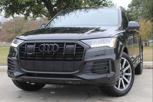 2023 Audi Q7 45 Premium Plus