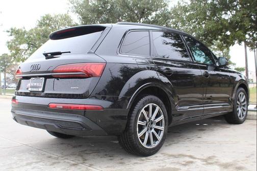 2023 Audi Q7 45 Premium Plus