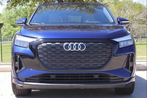 Navarra Blue Metallic 2023 Audi Q4 e-tron Premium 50 quattro