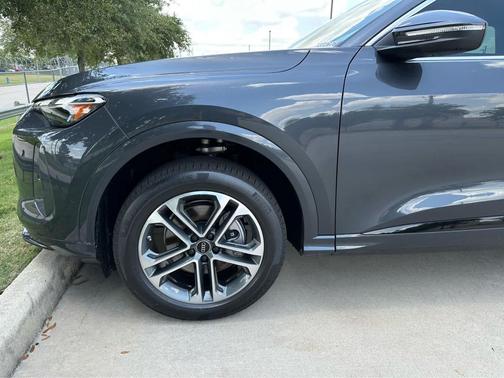 2025 Audi Q5 Premium TFSI quattro S tronic