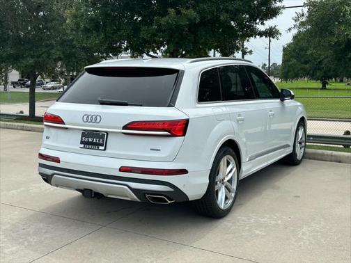 2025 Audi Q7 55 Premium Plus