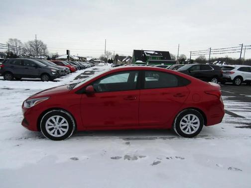 2022 Hyundai Accent SE