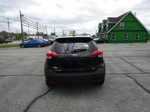 Super Black 2018 Nissan Kicks SR