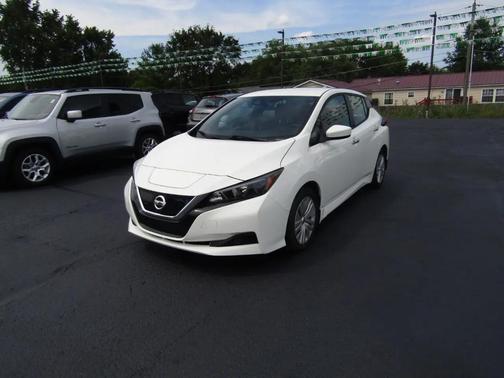 Glacier White 2022 Nissan Leaf S 40 kWh
