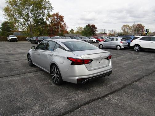 2022 Nissan Altima SR FWD