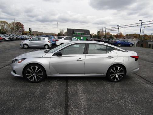 2022 Nissan Altima SR FWD