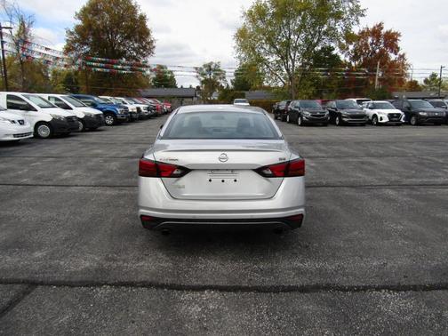 2022 Nissan Altima SR FWD