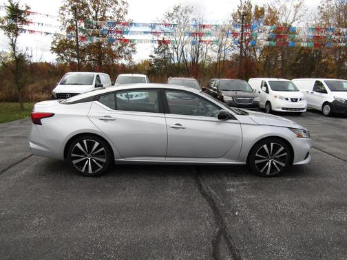 2022 Nissan Altima SR FWD