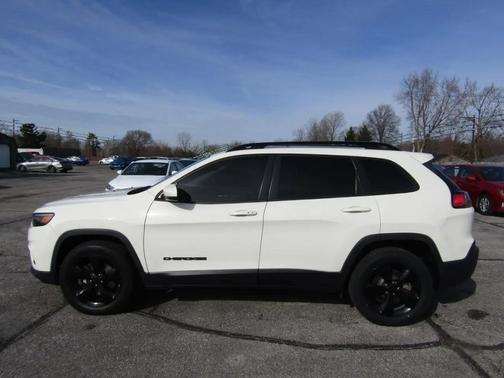 Pearl White Pearlcoat 2019 Jeep Cherokee Latitude Plus