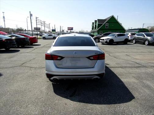 2021 Nissan Altima SR FWD
