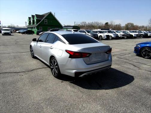 2021 Nissan Altima SR FWD