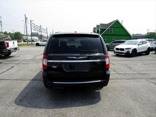 2014 Chrysler Town & Country Touring-L