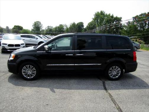 2014 Chrysler Town & Country Touring-L