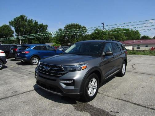 Carbonized Gray Metallic 2023 Ford Explorer XLT