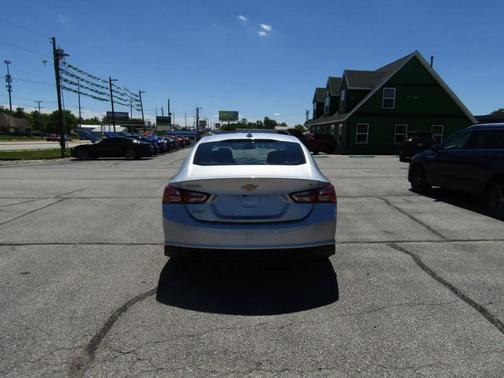Silver Ice Metallic 2020 Chevrolet Malibu FWD LT