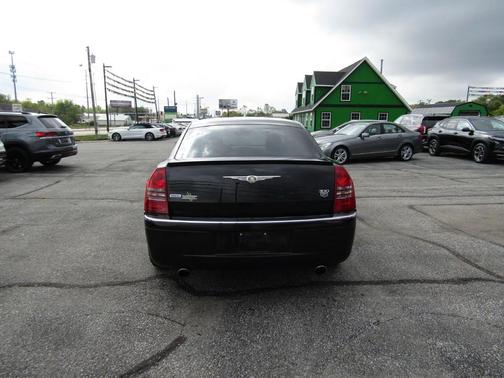 2005 Chrysler 300C Base