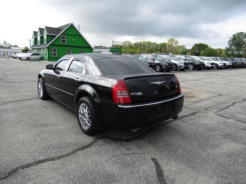 2005 Chrysler 300C Base