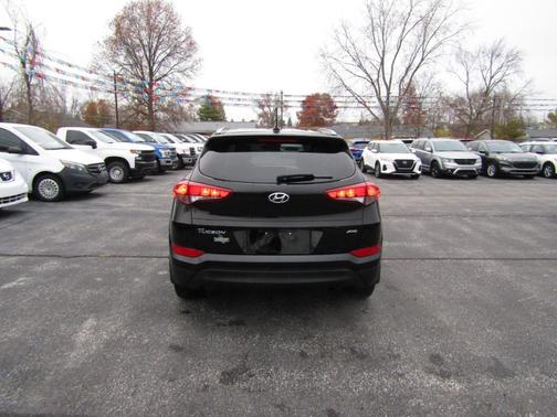 2017 Hyundai TUCSON SE