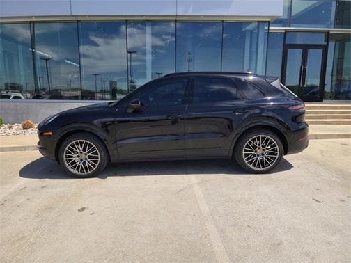 2023 Porsche Cayenne Platinum Edition