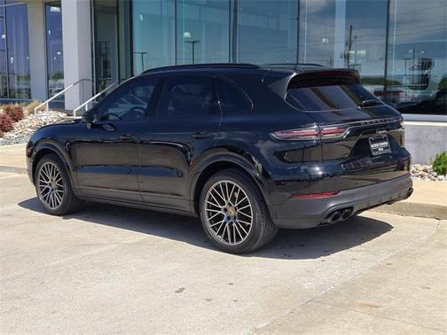 2023 Porsche Cayenne Platinum Edition