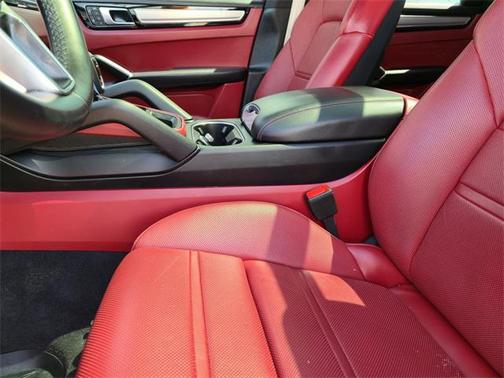 2023 Porsche Cayenne Platinum Edition